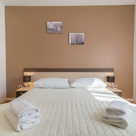 Apartments Vesna Apartment *
