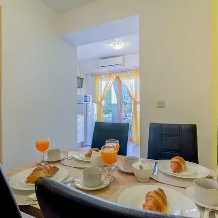 Apartments Vesna Nin